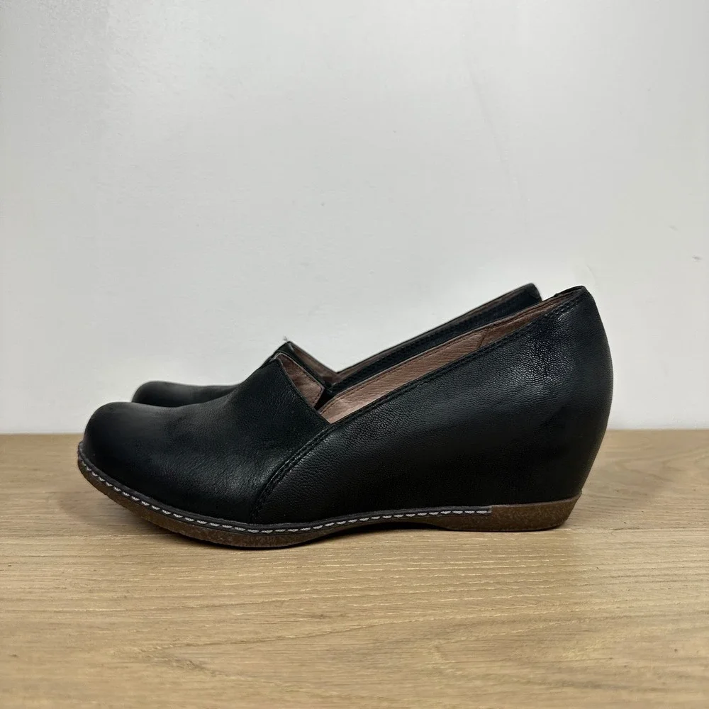 Dansko Wedge Shoes Women 6 Black Leather Slip On Comfort Minimalist Workwear